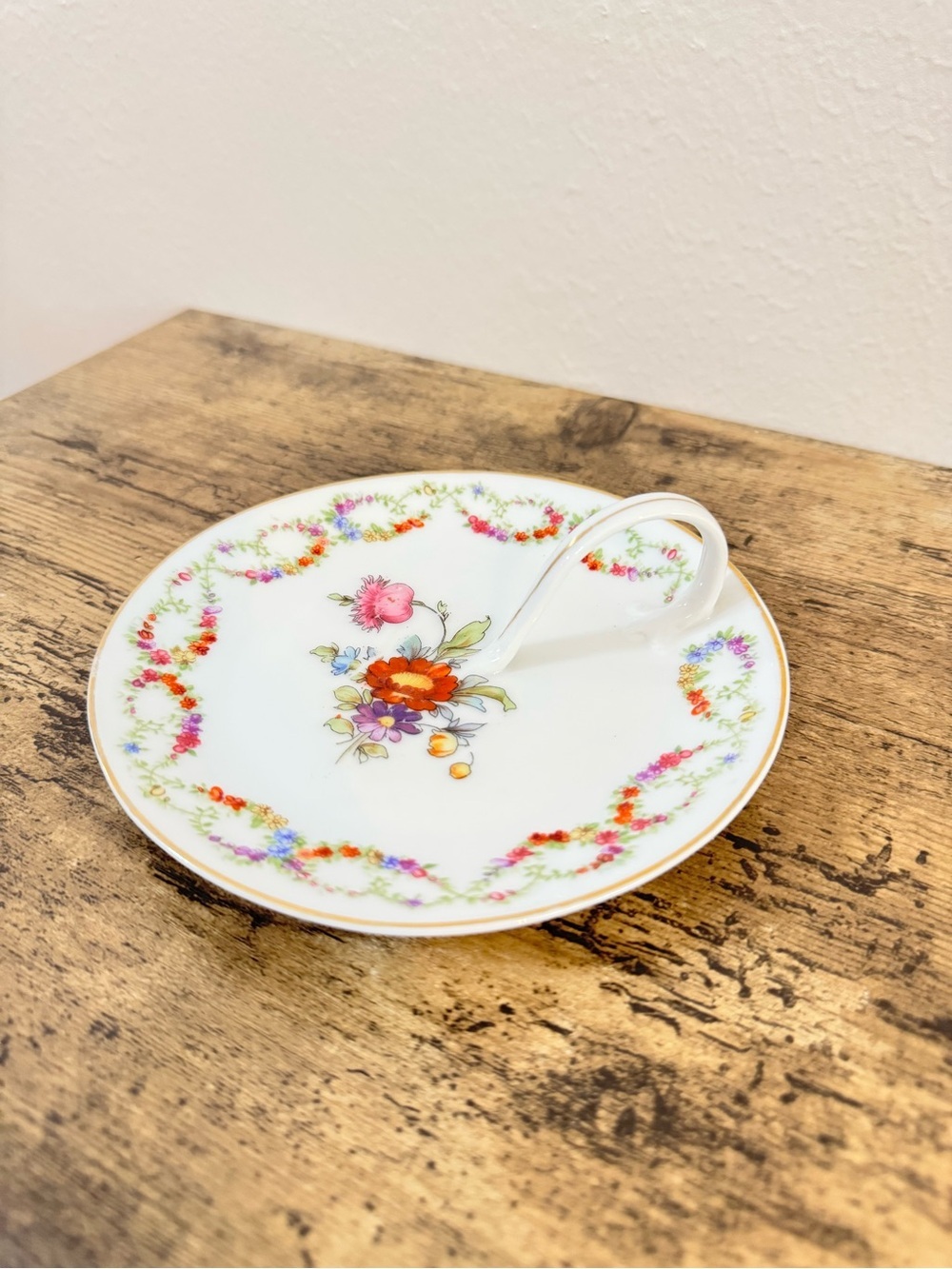 Aria White Handled Floral Serving Plate with Gold Trim - Picture 5 of 8